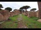 08521 ostia - regio v - insula iii - via della fortuna annonaria - re - caseggiato dei lottatori (v,iii,1) (haus der ringer) - bli ri westen - 01-2024.jpg